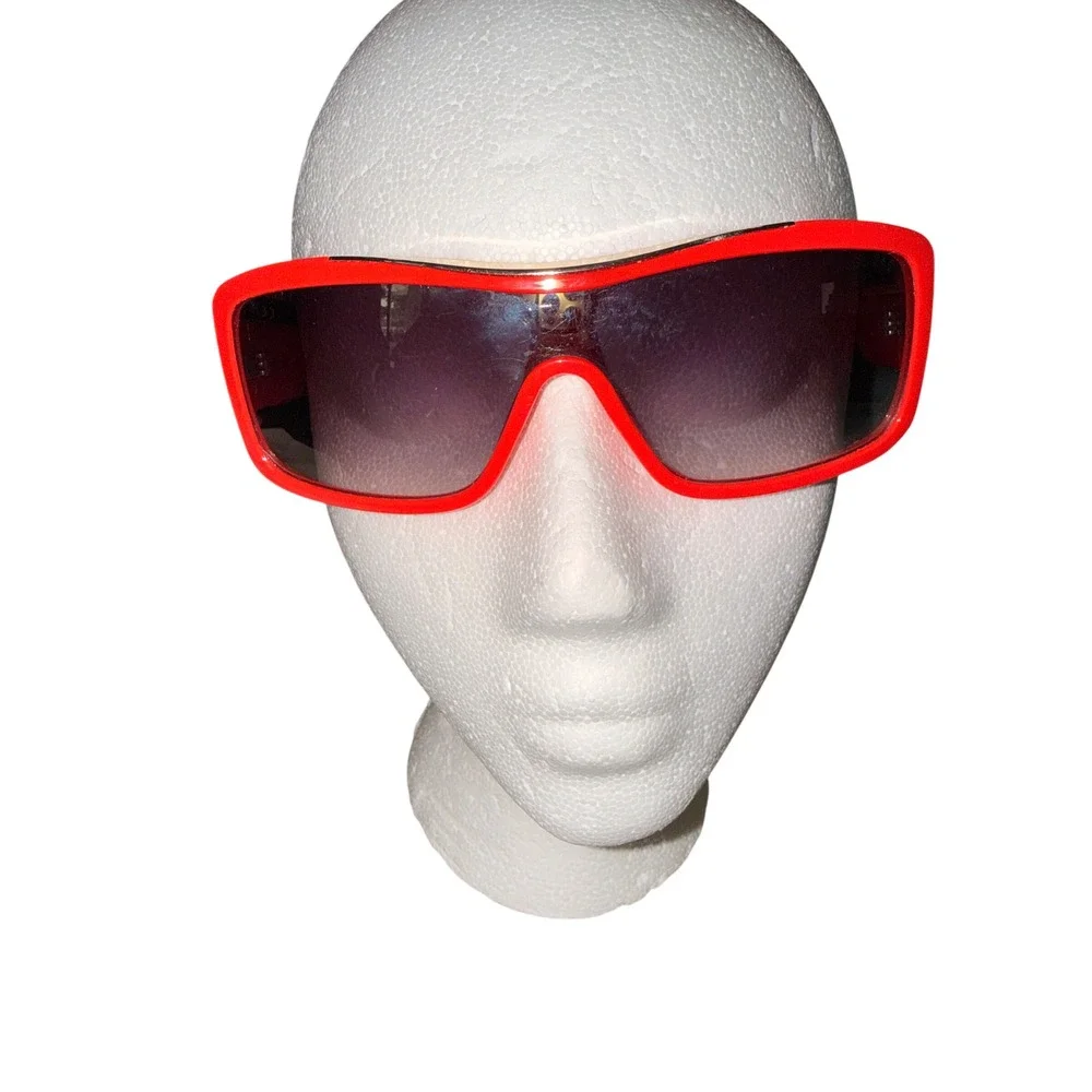 Guess‎ Red Shield Sunglasses GU00035 66C Grey Gradient Lens Triangle Logo Mens
